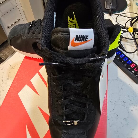 Nike Cortez Basic Black / Yellow DZ2795-003 Mens Sz 10.5 (10) Shoes Sneakers New - Picture 3 of 14